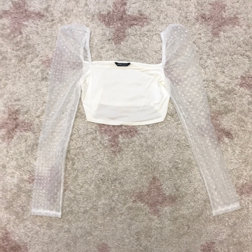 White polka dot sleeve crop top